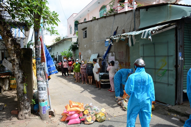 Chùa Hoằng Pháp: Tiếp tục hỗ trợ người dân khó khăn trong đại dịch Covid (đợt 8)